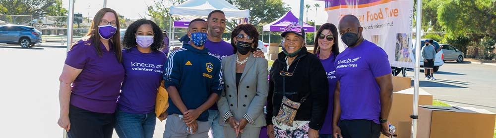 Kinecta Volunteers, Maxine Waters Food Drive
