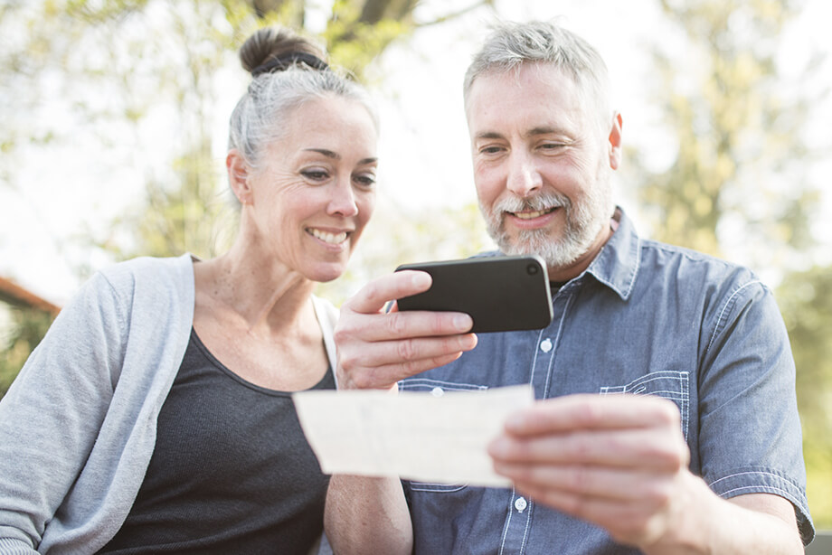 Couple using app to deposit a check